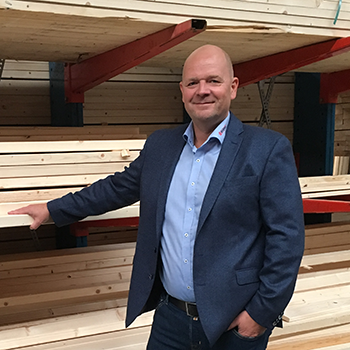 ”Vi lytter til kunderne og tilpasser løbende vores løsninger, så vi kan lette deres hverdag,” siger direktør i Bygma Aalborg John Nielsen ”Vi lytter til kunderne og tilpasser løbende vores løsninger, så vi kan lette deres hverdag,” siger direktør i Bygma Aalborg John Nielsen