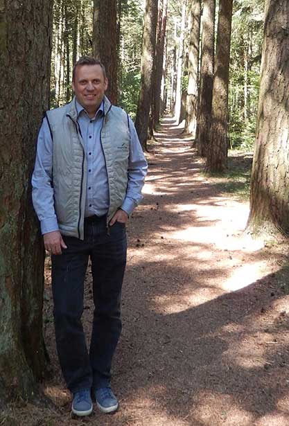 ”Palsgaard Spær er blevet PEFC™-certificeret, fordi vi som virksomhed ønsker at tage et medansvar for at beskytte verdens skove, og sikre at der plantes ny skov”, siger Tobias Smith, divisionsdirektør i Palsgaard Spær