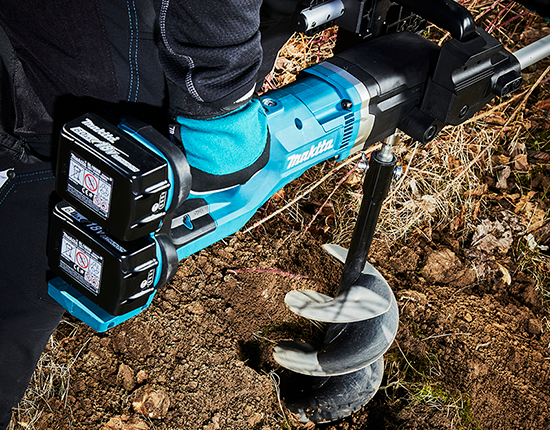 Batteridrevet pælebor klarer 155 huller på én opladning