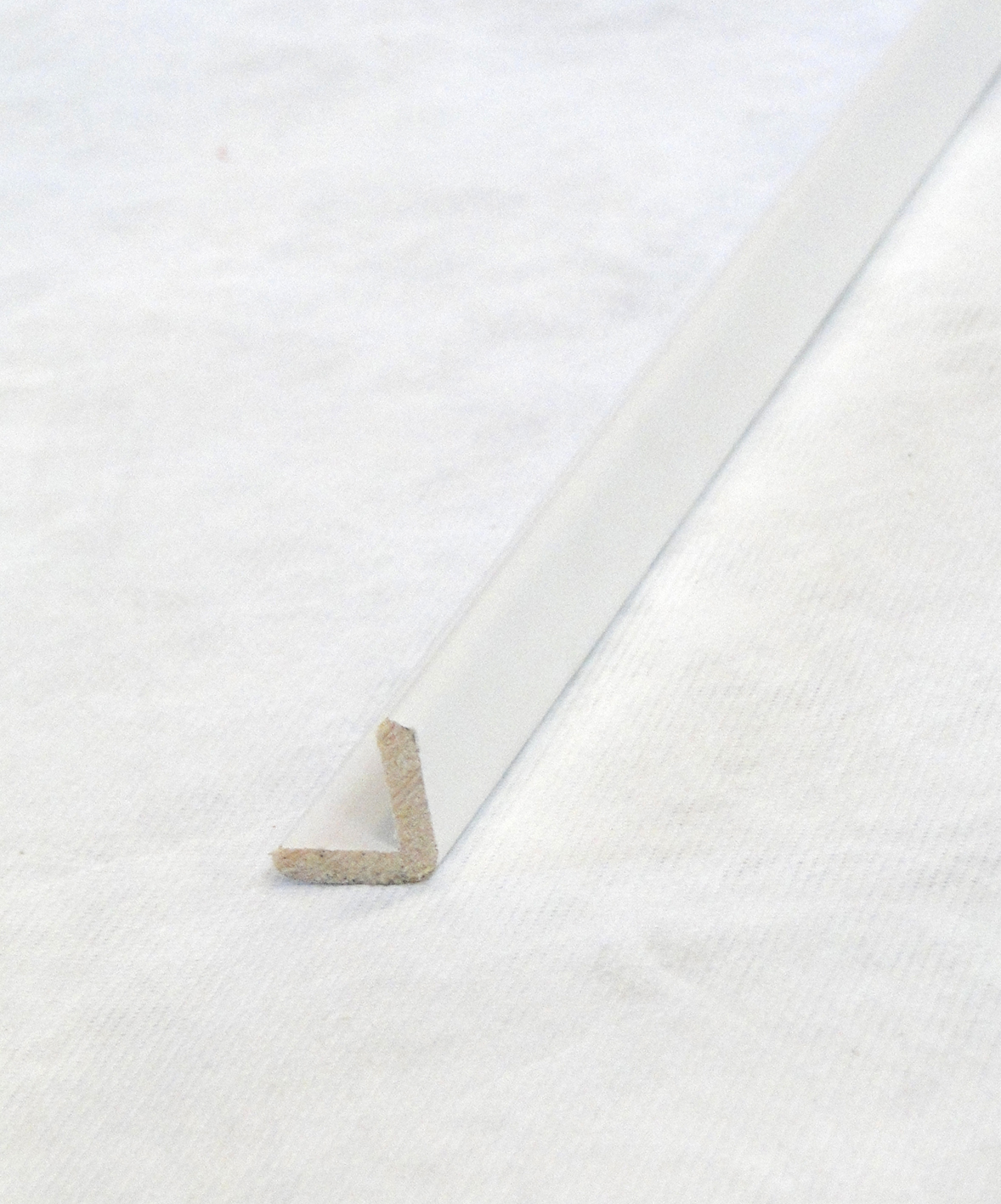 Nova Hjørneliste nr. 22 Hvid - 42x42x3000mm 