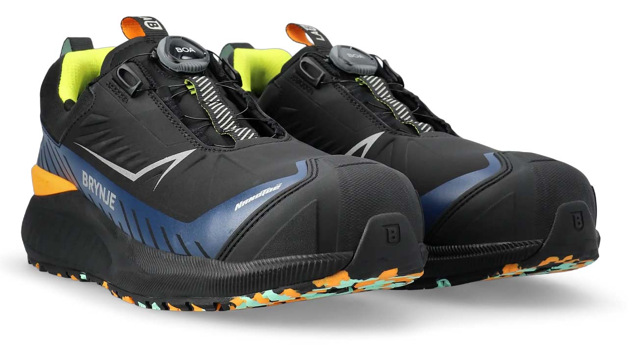 Et sæt Brynje LAB Microfiber sneakers