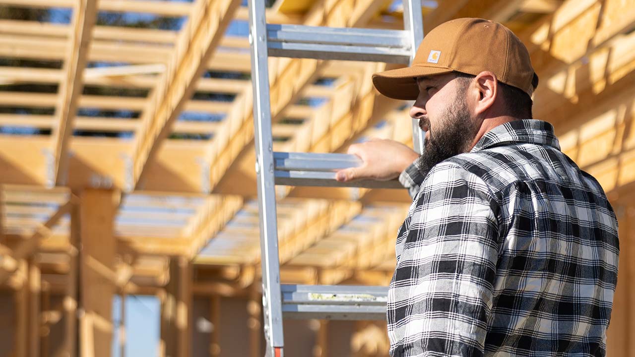 Carhartt Workwear skjorte på byggeplads