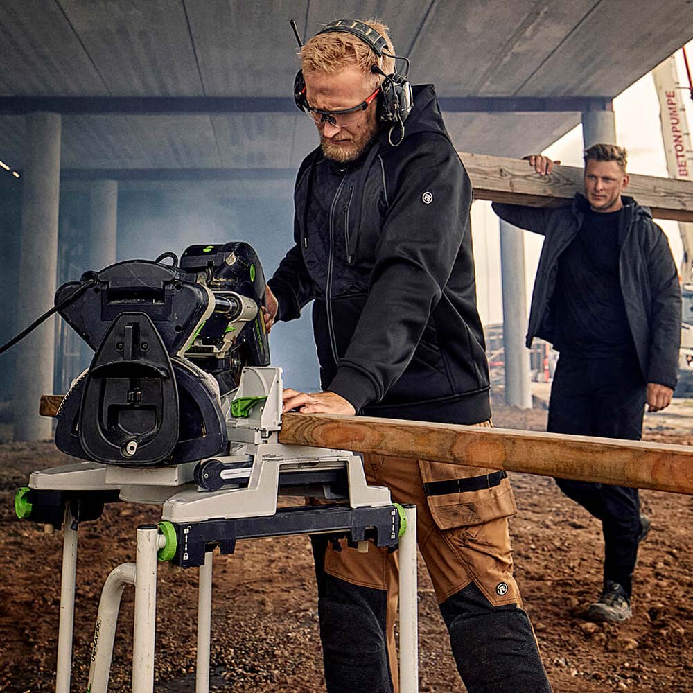 Engel hængelommer bruges på byggeplads