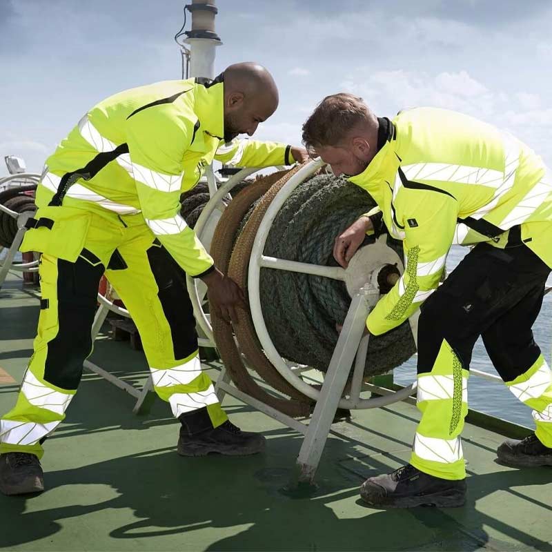 High visibility arbejdstøj med refleksbånd