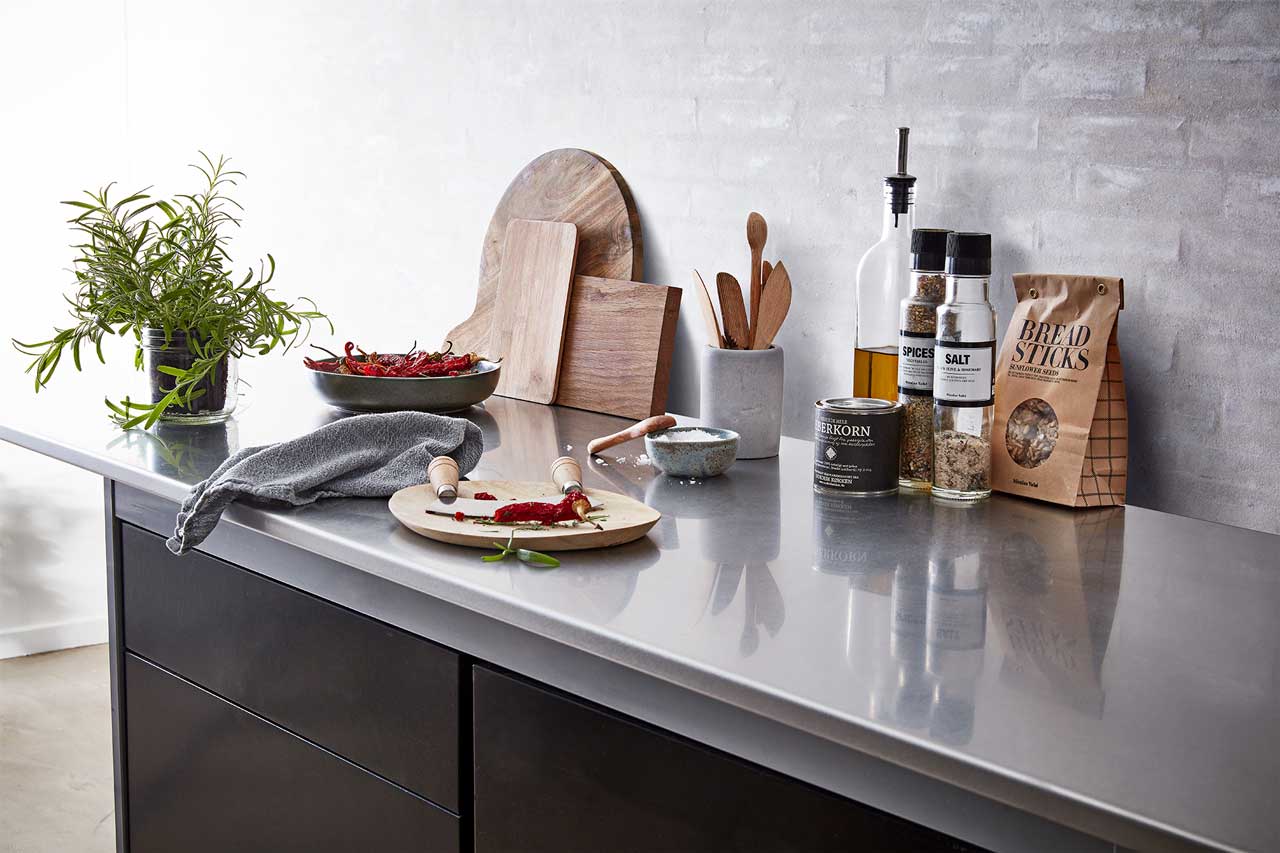 Bordplade i stål fra DFI Geisler