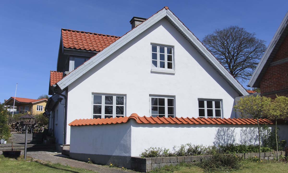 Hvid Skalcem s2000 på facade