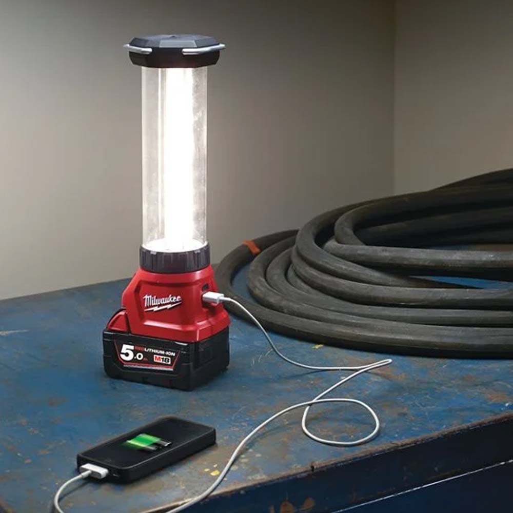 Milwaukee arbejdslampe kan også  bruges på ferien