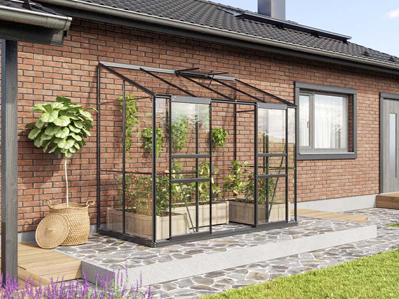 Vægdrivhuset er praktisk til små haver og sydvendte mur