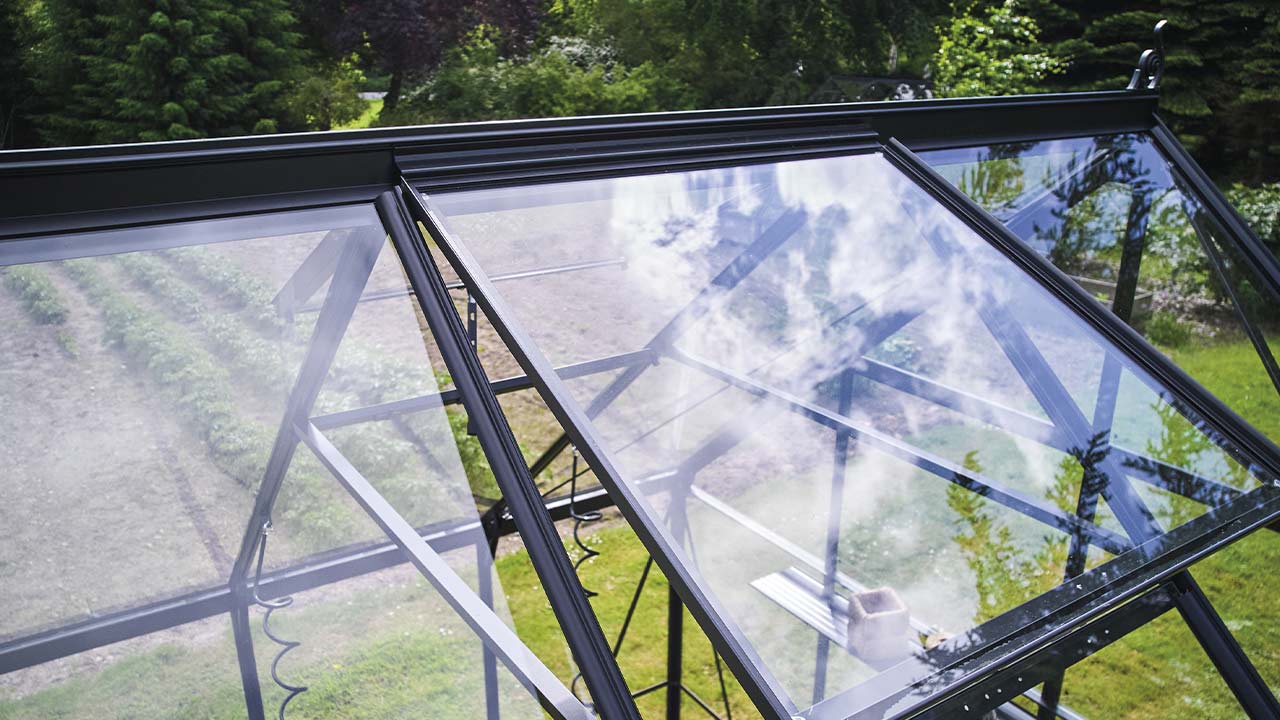 &Aring;bent tagvindue p&aring; sort Halls Icon 8 drivhus