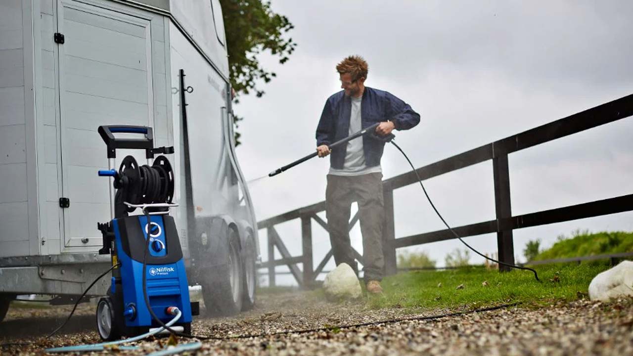 Nilfisk Premium Højtryksrenser til rengøring af trailer