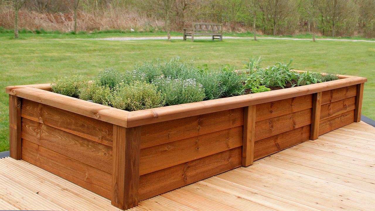 Højbed lavet af Frøslev Træ systemhegn