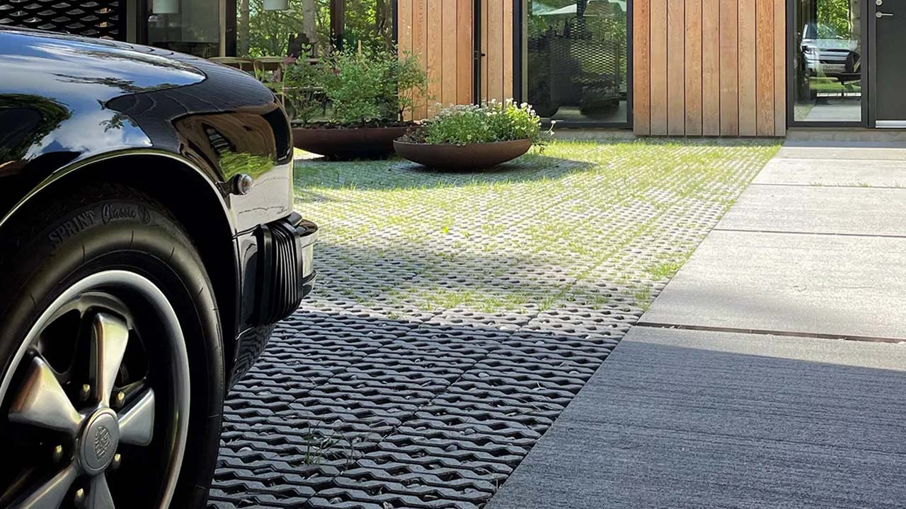 Græsarmering i indkørsel er en form for permeabel belægning