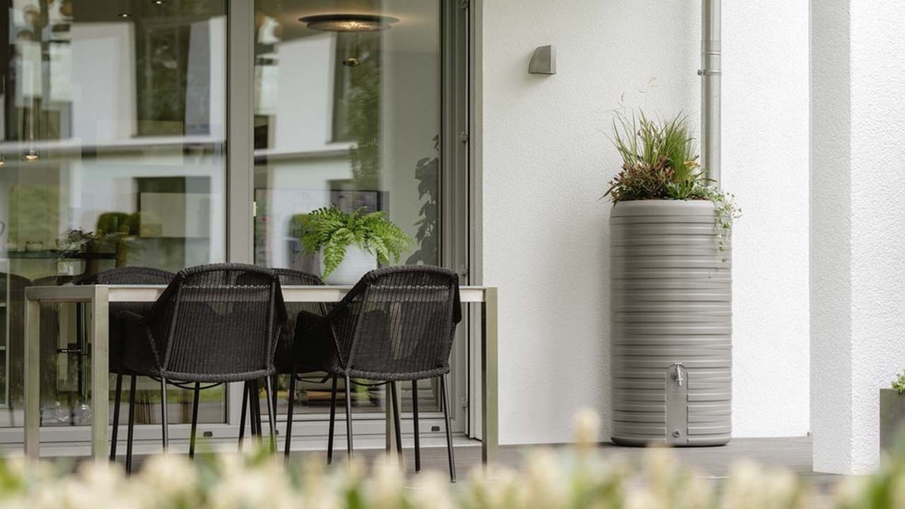 Regnvandshåndtering med en stor regnvandstønde