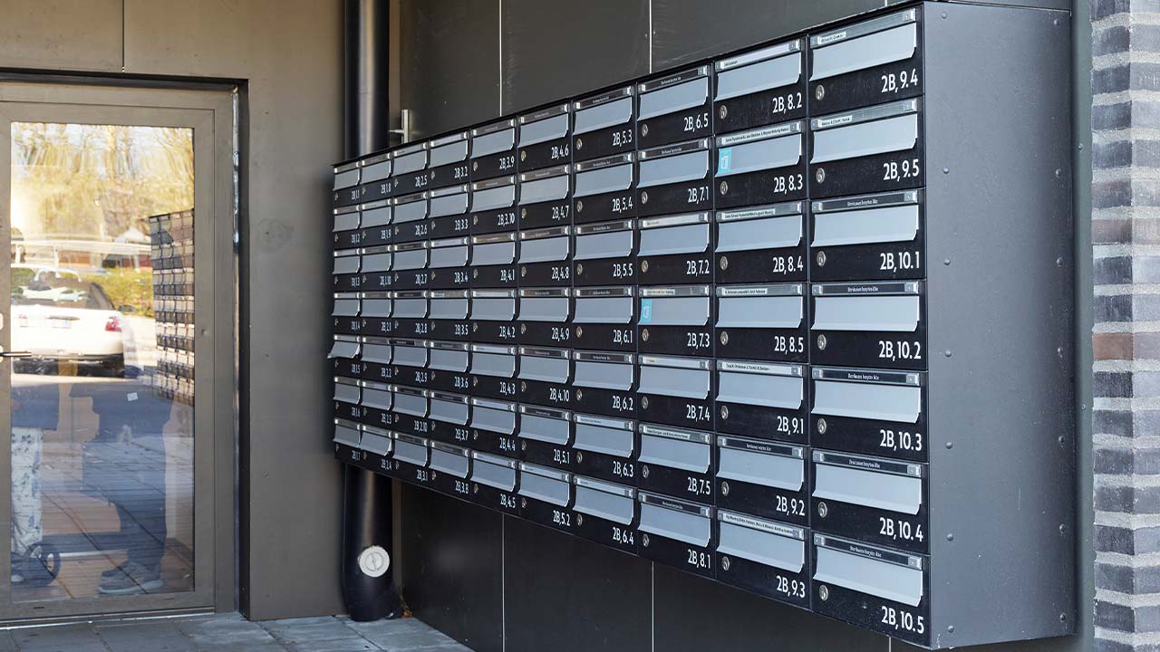 Postkasser til opgange i lejligheder
