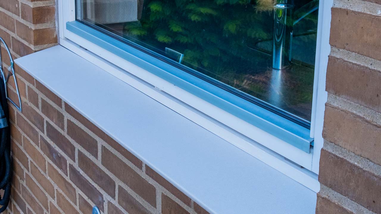 Polysan sålbænk i hvid polymerbeton