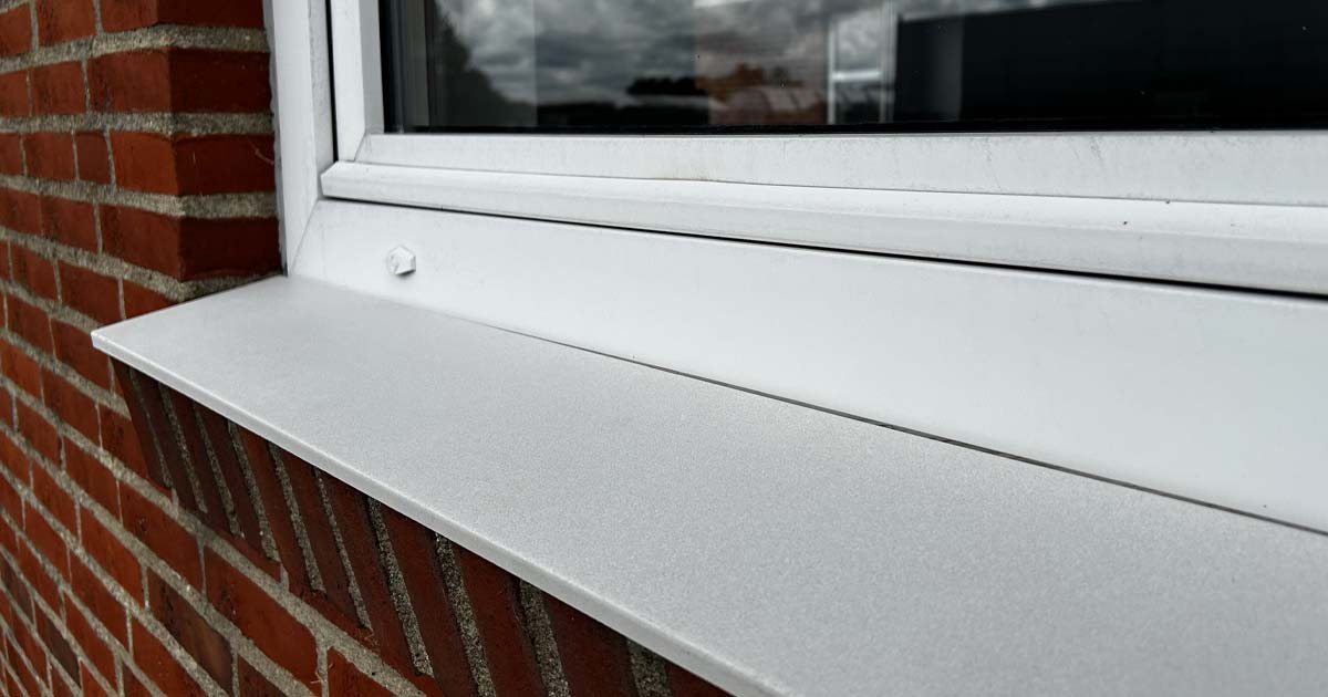 Hvid s&aring;lb&aelig;nk fra Polysan