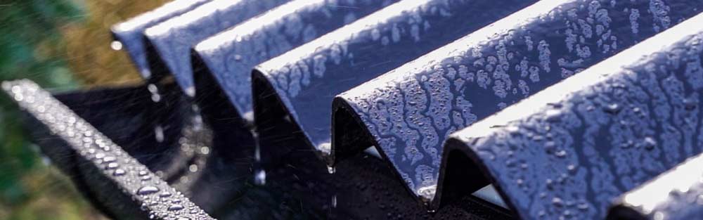 Sort plastik tagrende fra Plastmo