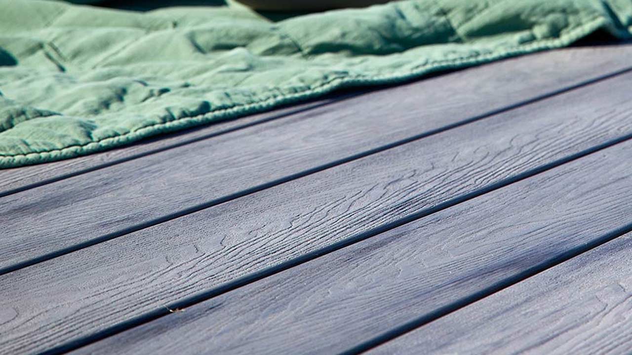 Rengøring af komposit terrassebrædder