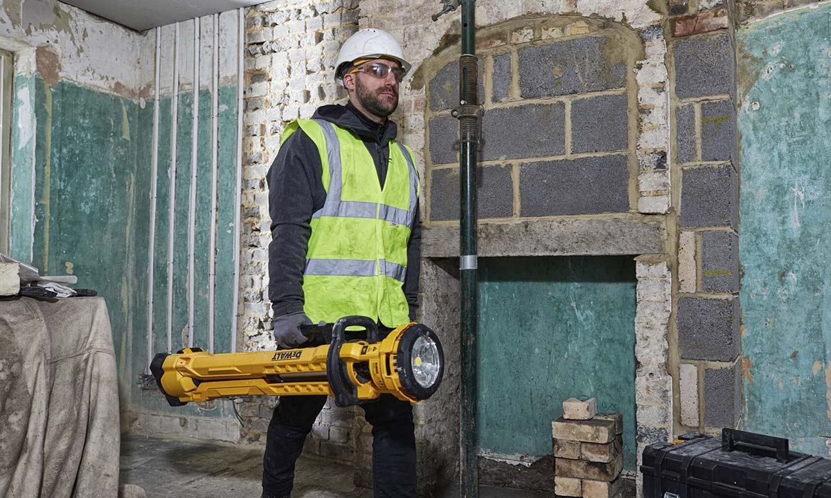 Mobil DEWALT arbejdslampe med tripod