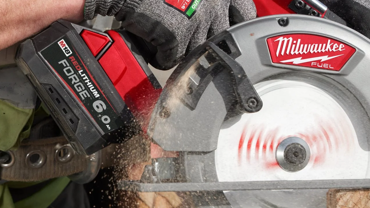 Kapsav med Milwaukee M18 Forge batteri