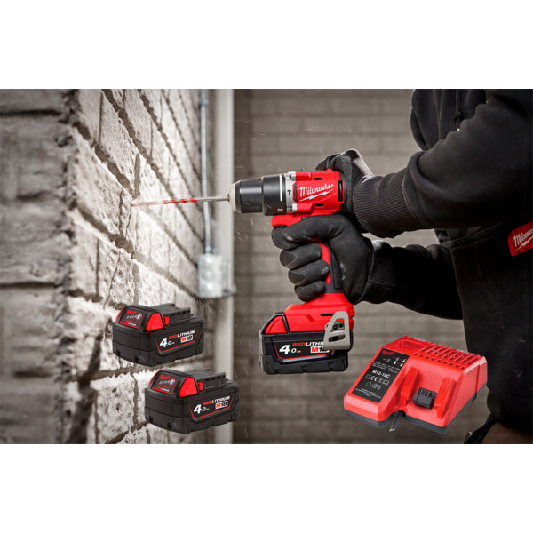 Milwaukee M18 Slagboremaskine . 18V BLPDRC-402C ink. Batterier