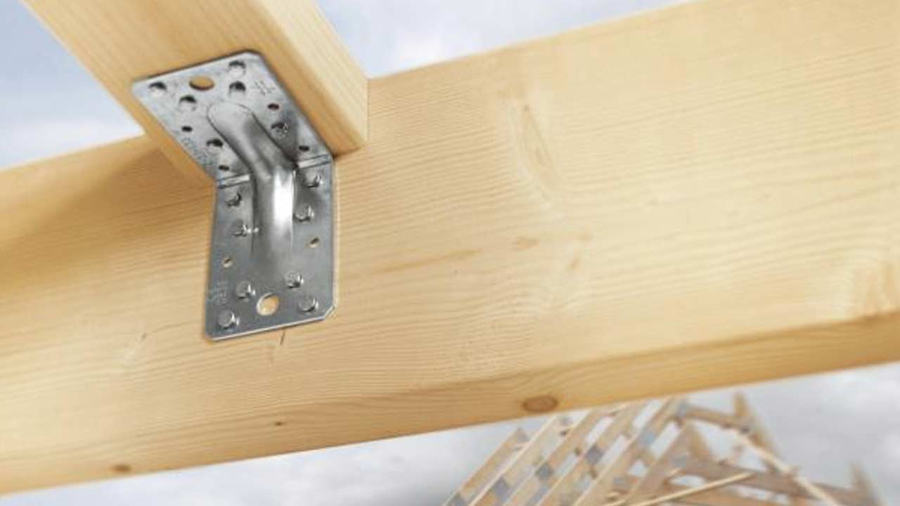 Vinkel beslag til tage og tagkonstruktion