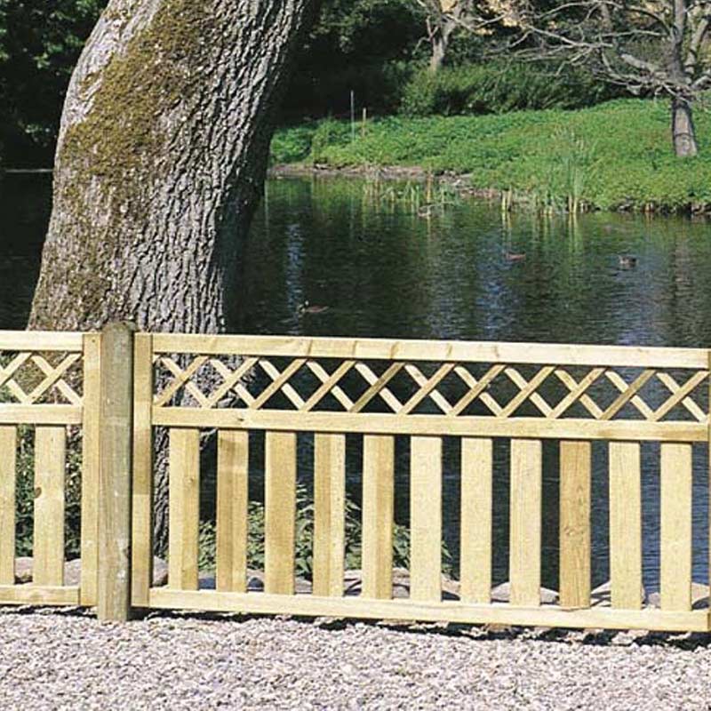 Udvalg af havehegn i træ hos Bygma