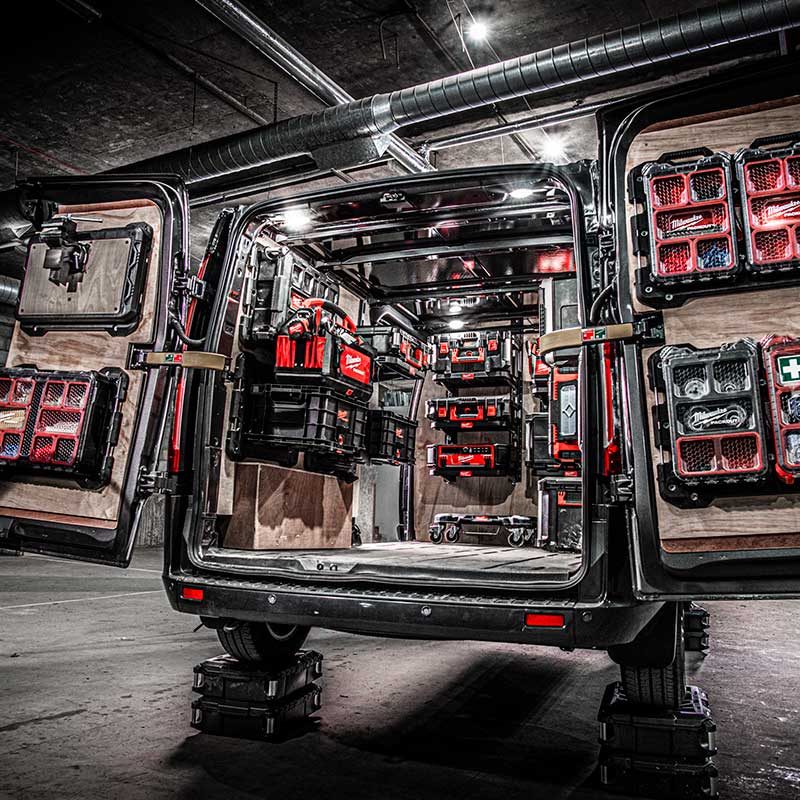 Værktøjskasser og indretning til befæstigelse og værktøj