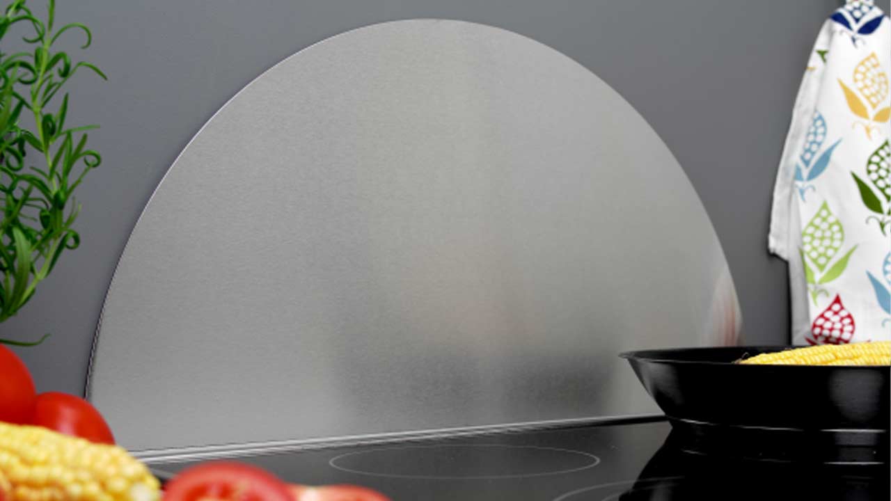 Stænkplader i stål til komfur og kogeplader