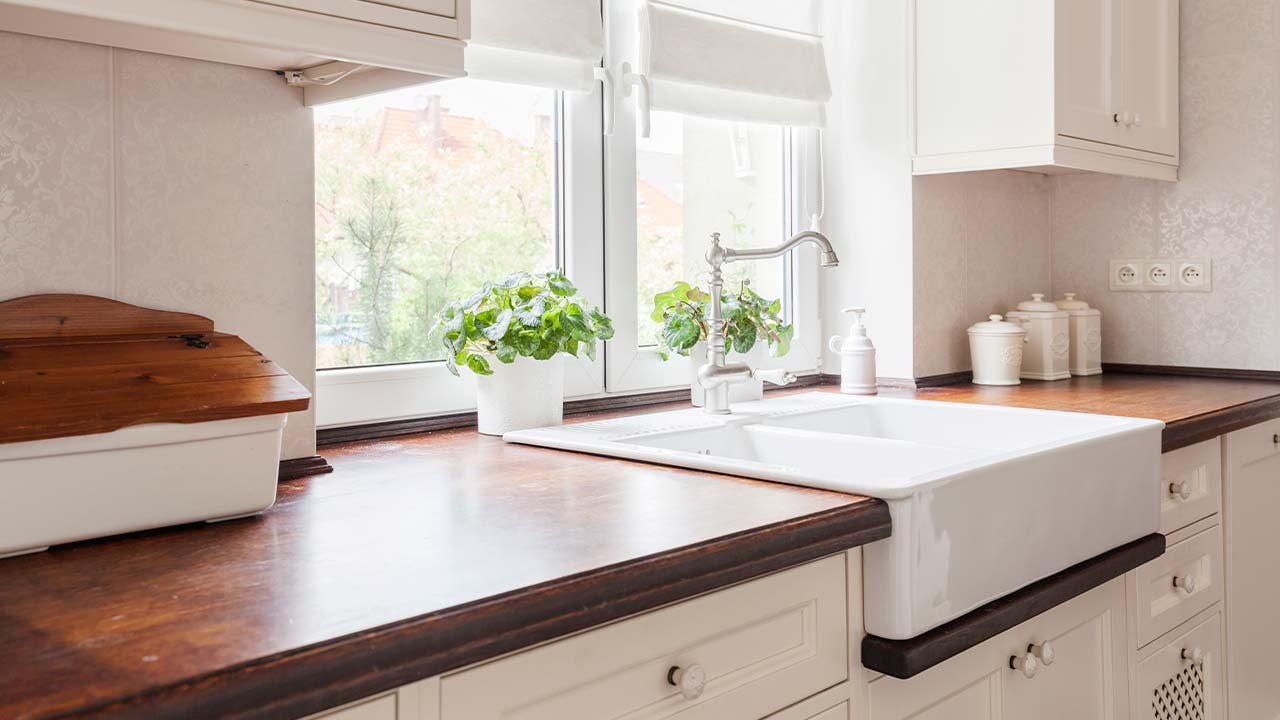 Bordeplade i massivt træ til køkken