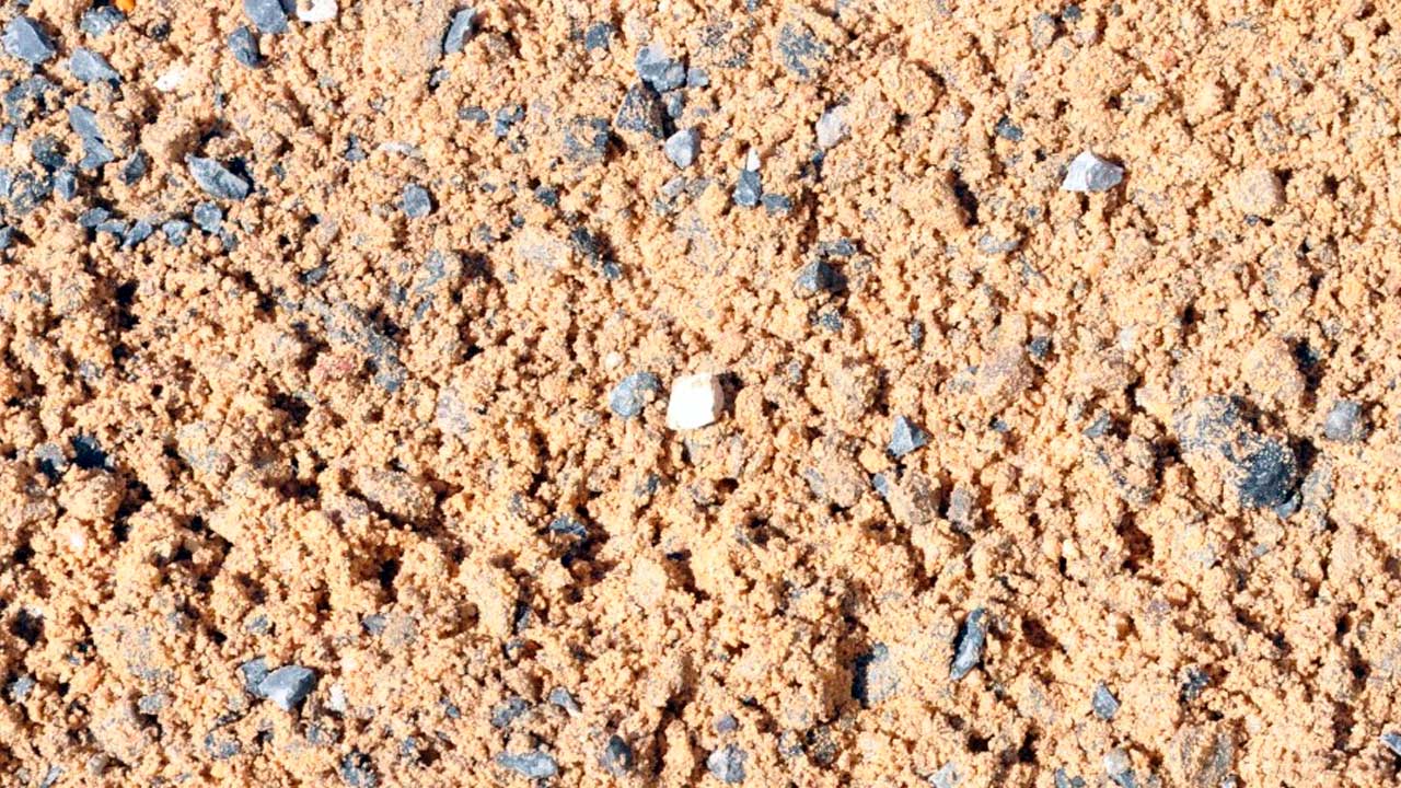 Støbemix består af sand, grus og småsten