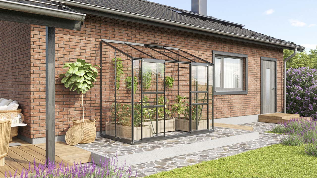 Flot vægdrivhus monteret på villa