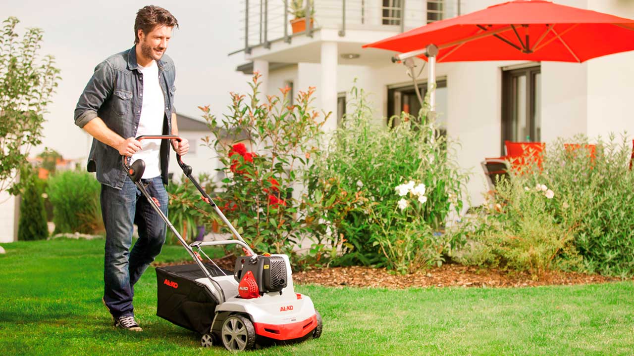 Vertikalskærer til græsplænen fra AL-KO