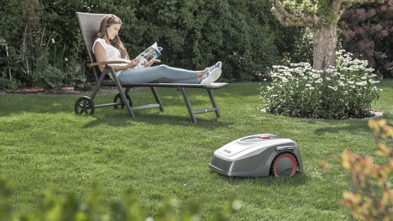 ALKO Robotplæneklipper klipper græsplæne