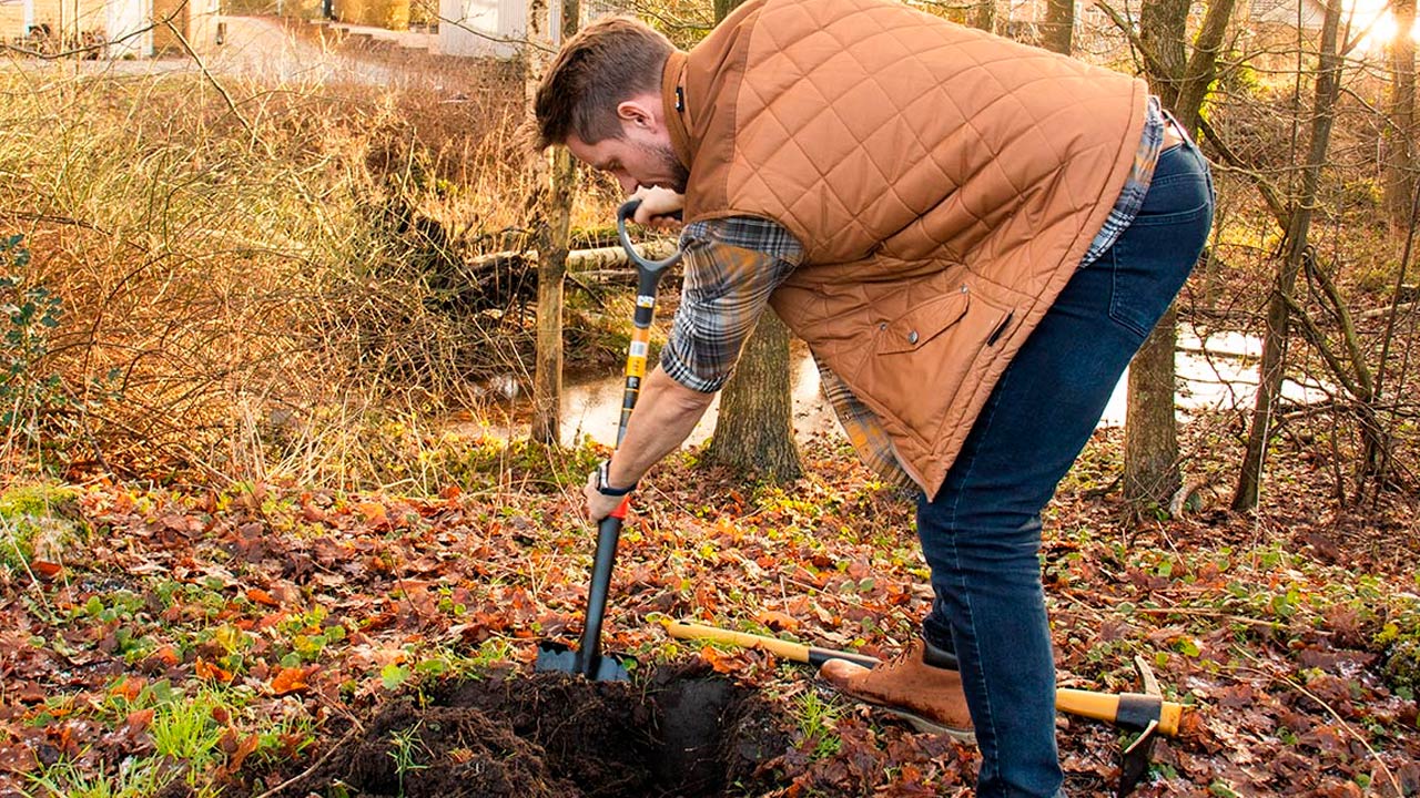 Stort udvalg i CAT, Funder og Fiskars skovle og spader