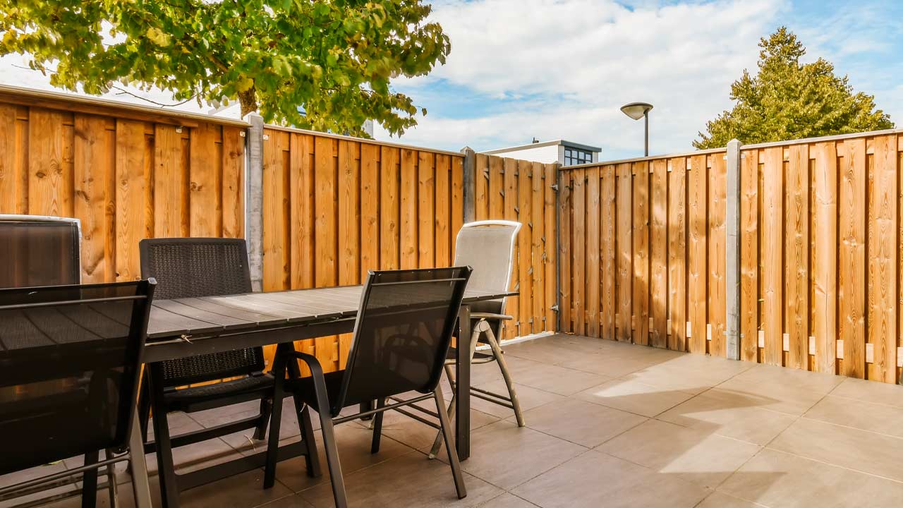 Hegn til have, terrasse og naboskel