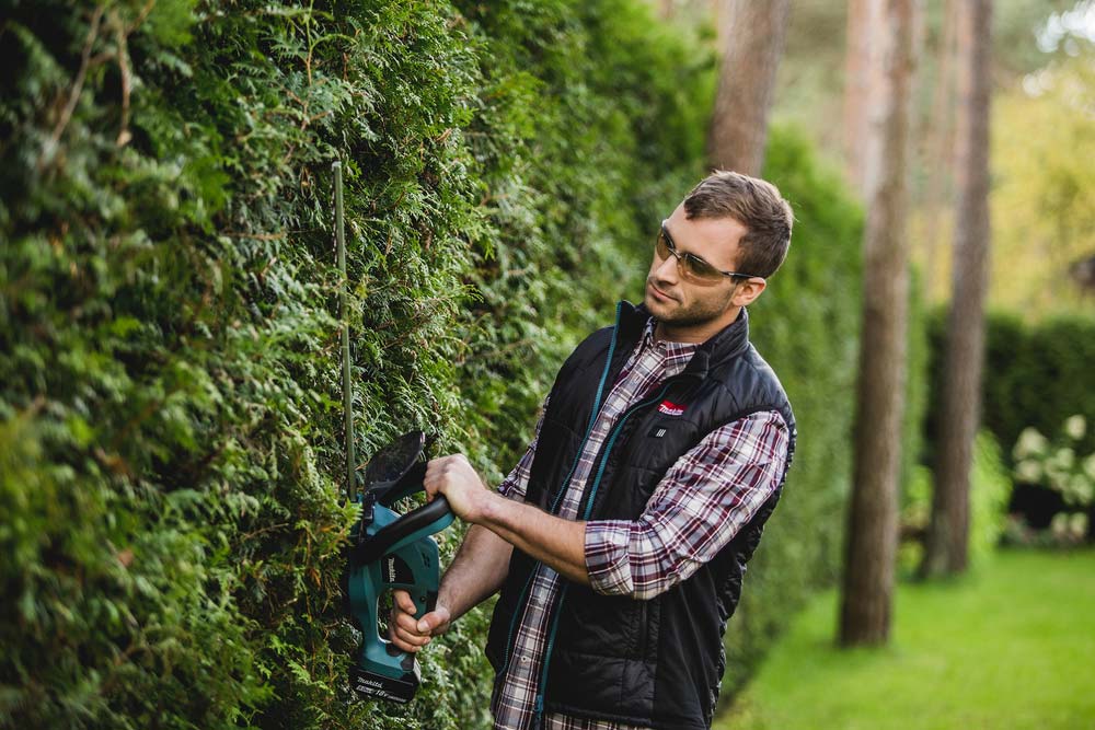 Arbejdsskorte eller skovmandsskjorte til udendørs arbejde