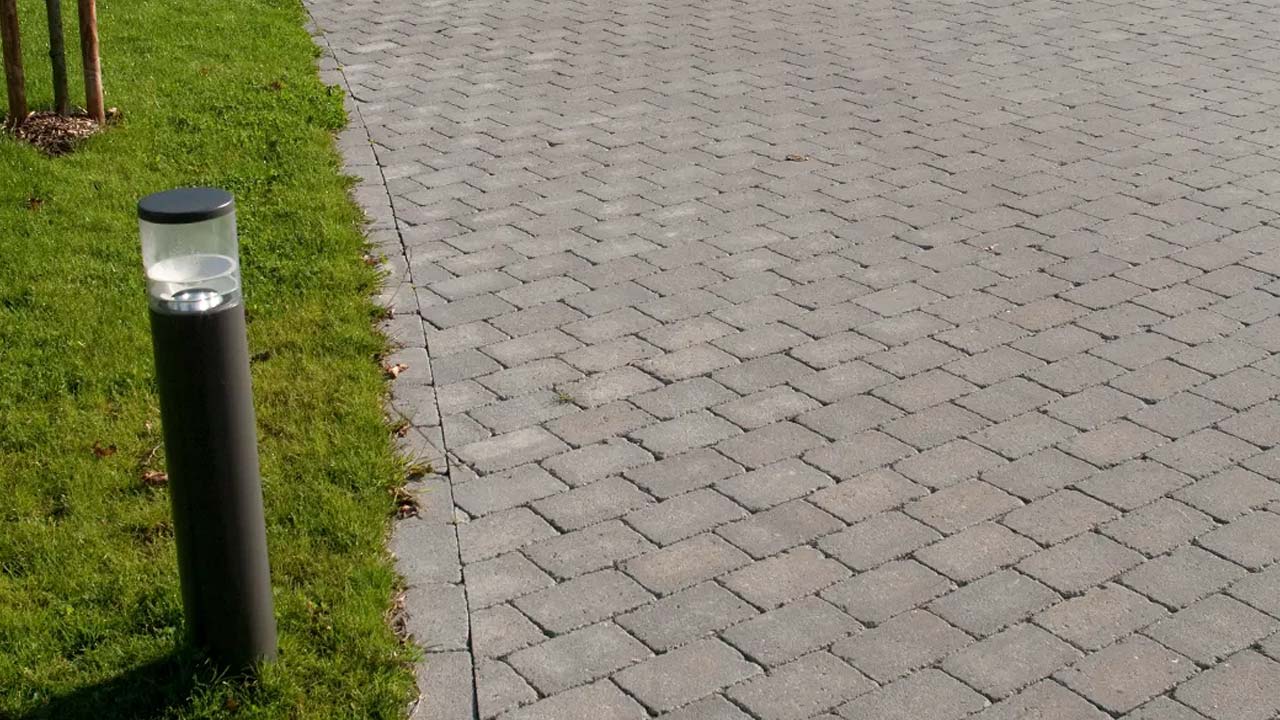 Indkørslen med Herregårdssten