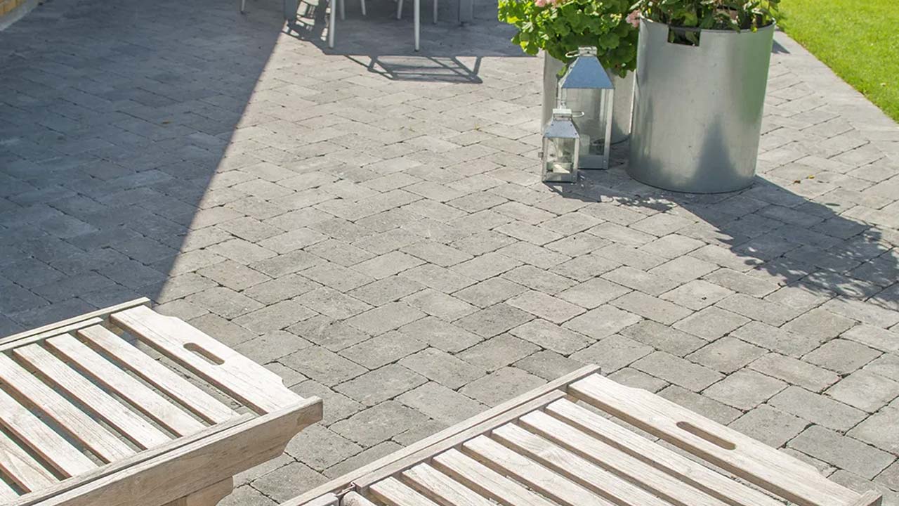 Terrasse med belægning af herregårdssten