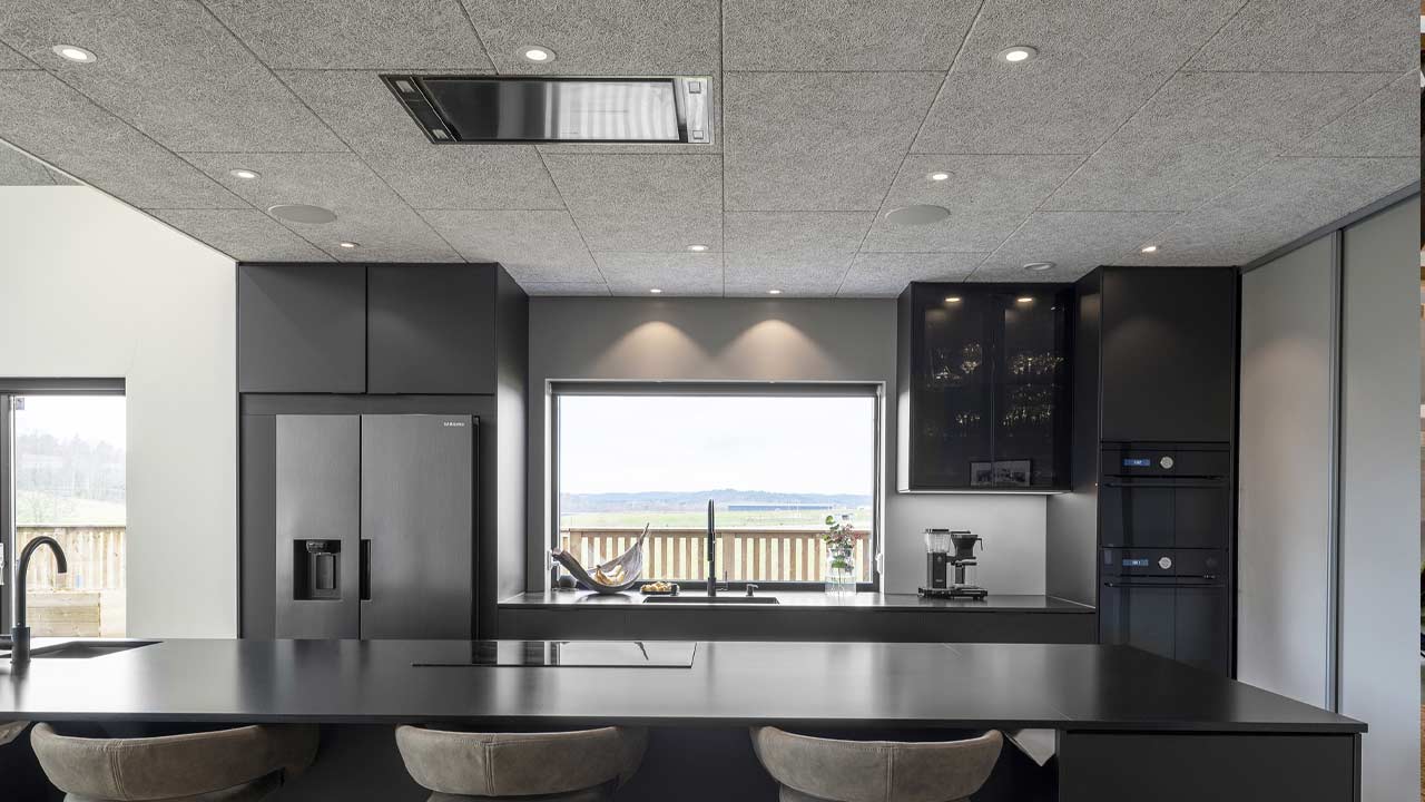 Akustikplader og akustikpaneler i køkken hos Bygma