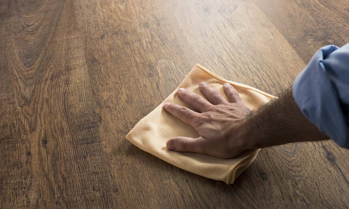 Rengøring og vedligehold af trægulve