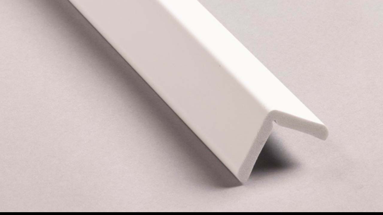 Hjørnelister og vinkelister i træ fra Primo og Nova