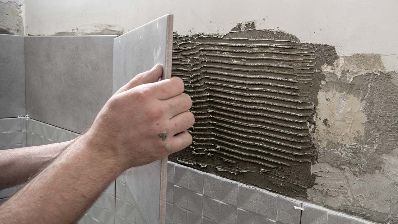 Fliseklæber til montering af fliser og klinker