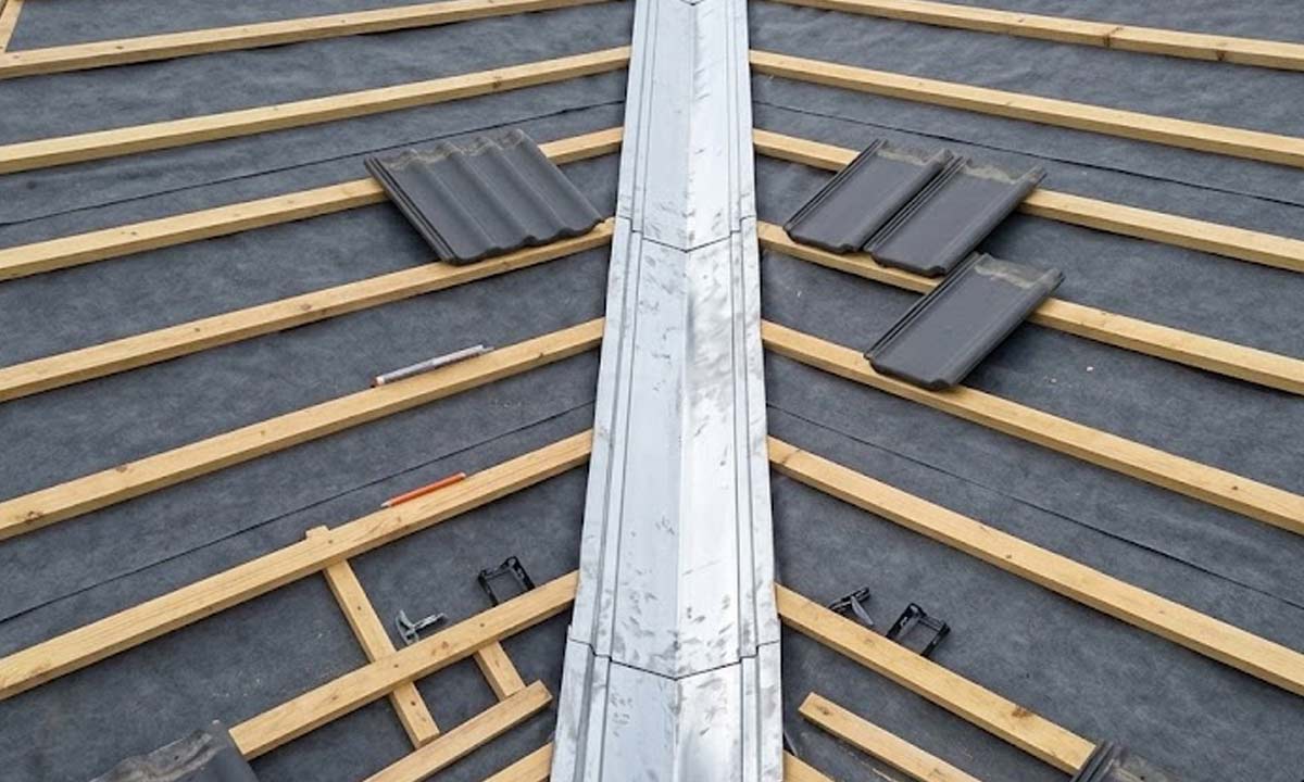 Skotrende i aluminium p&aring; uf&aelig;rdigt tag