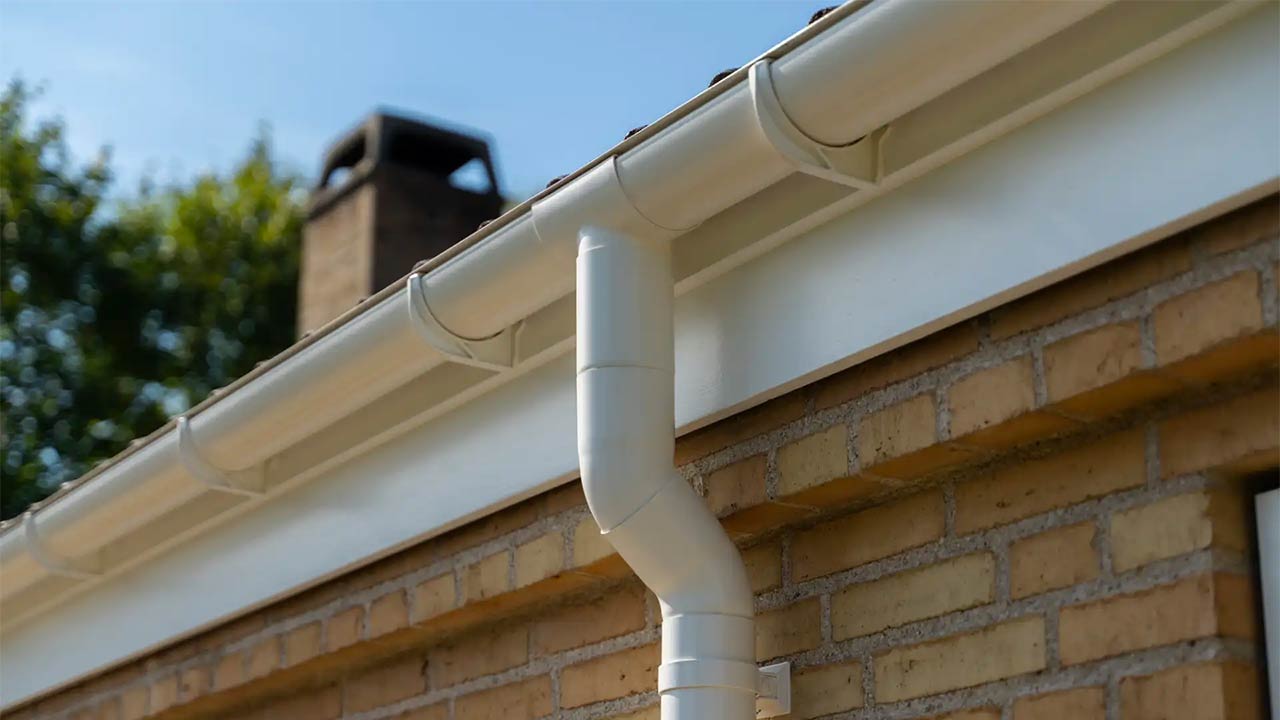 Plast tagrender og nedløbsrør