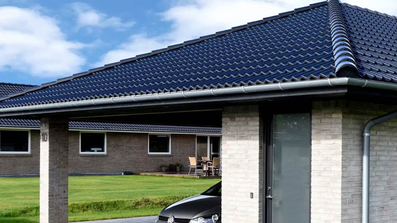 Plastmo Stål tagrender til villa med tegltag