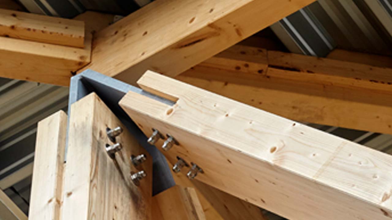 Limtræsbjælke i konstruktion