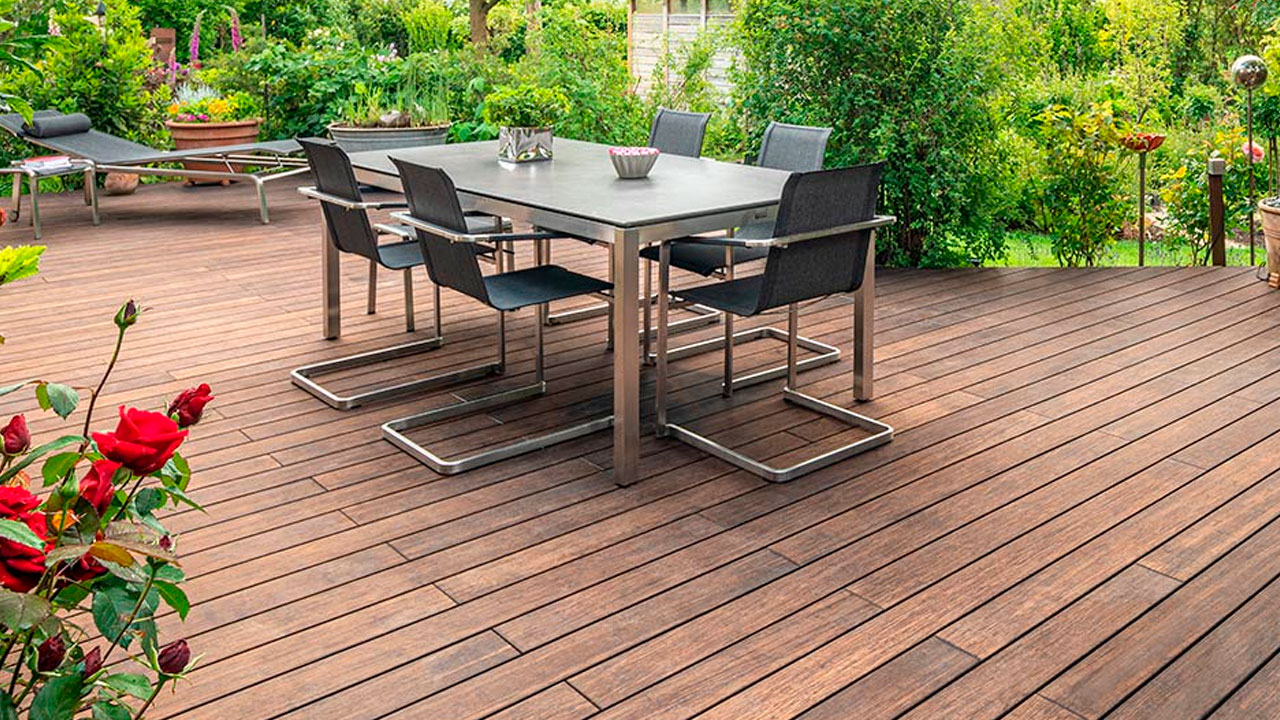 Bambus terrassebrædder i flotte omgivelser