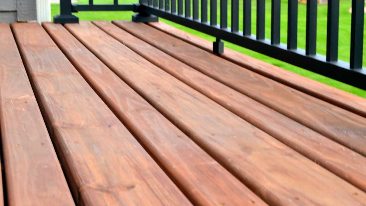 Brunimprægnerede terrassebrædder fra Bygma