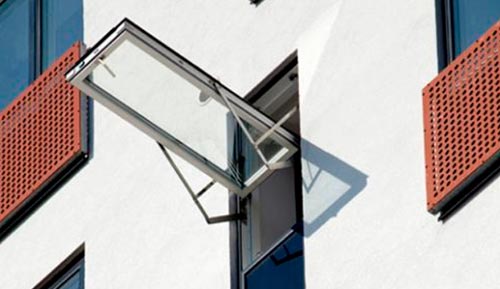 Stort udvalg af vinduer fra Velux, Optilite, Rationel, Outline og Aradas. Uanset om du har brug for traditionelle vinduer, ovenlysvinduer eller fladtagsvinduer, kan vi hjælpe dig.